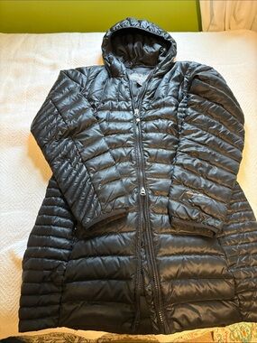 Eddie Bauer small down black coat  EUC!